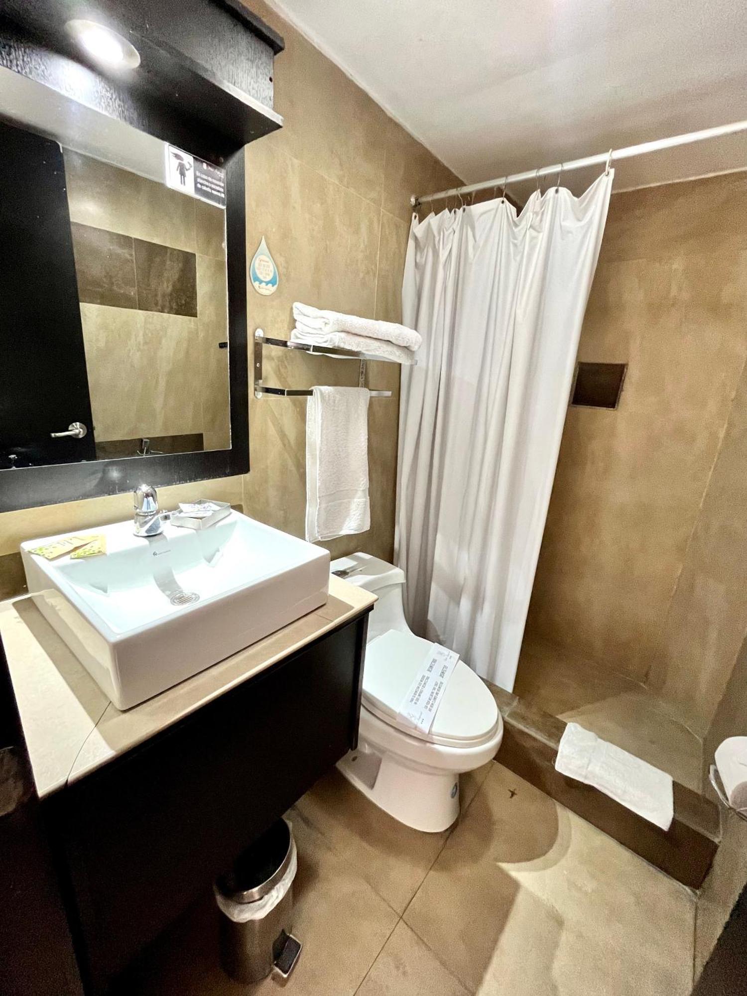 Hotel Imperial Амбато Экстерьер фото